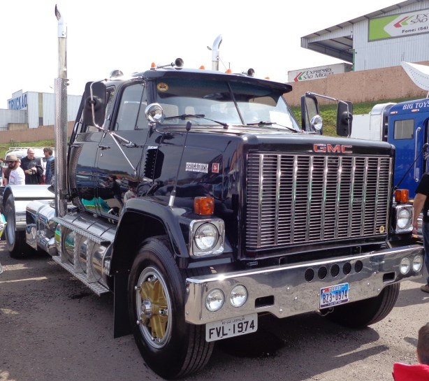 Caminhão GMC 1974: exótico e imponente
